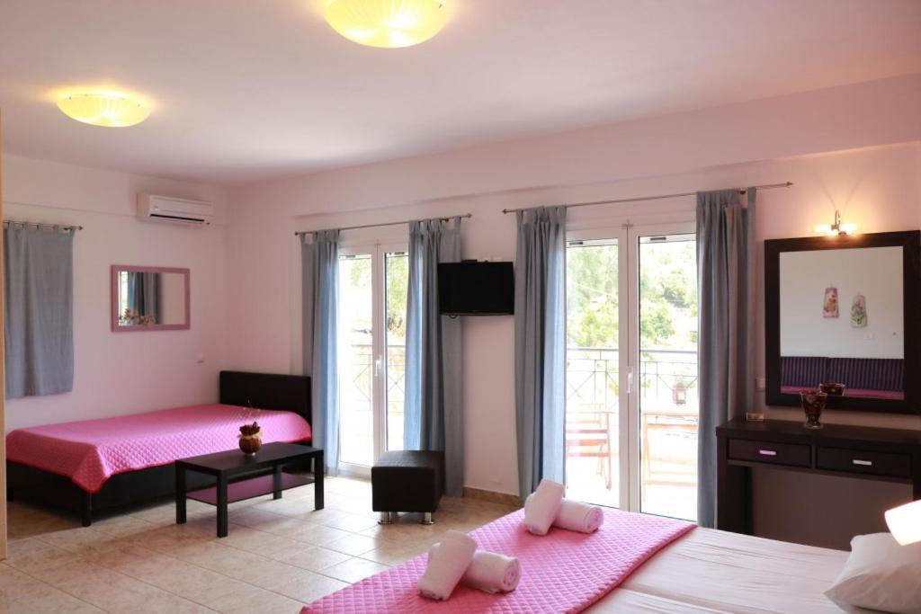 Dafni studios no2 Parga Esterno foto